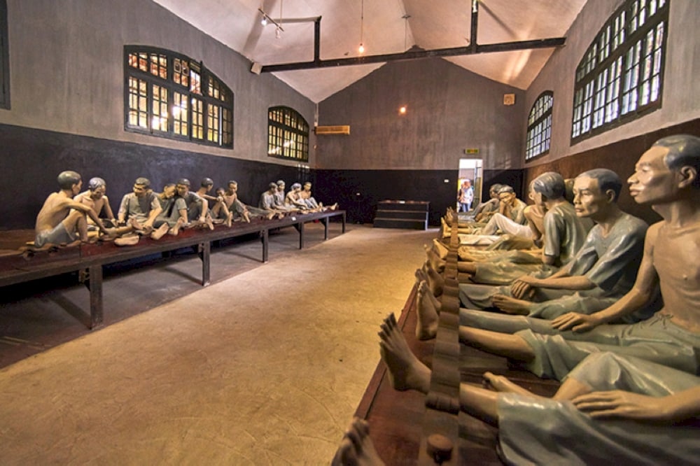 The prisoners had no access to clean clothes, food or water